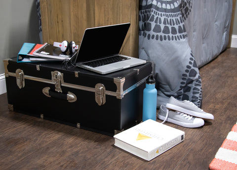 Seward Essential 30" Trunk with Lock, Black Seward Essential 30" Trunk with Lock, Black