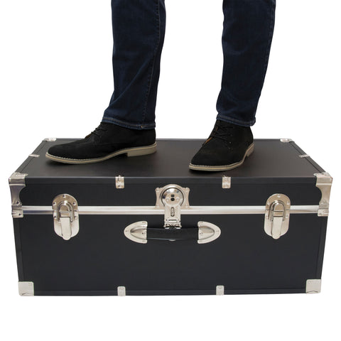 Seward Essential 30" Trunk with Lock, Black Seward Essential 30" Trunk with Lock, Black